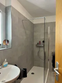 Beautiful spacious apartment in a central location - Image 4