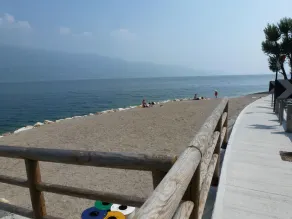 Staccata soleggiata casa vacanza con lago e sulle montagne, piscina, stufa a pellet - Image 4