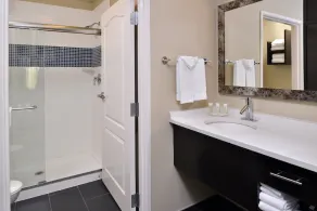 1 Bedroom | Outdoor Pool and Hot Tub + Free Wifi - Image 4