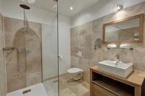 Luxurious 5* stone farmhouse - Image 4