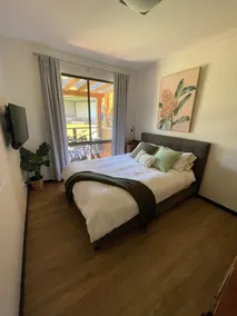 Stylish 2 bedroom Guesthouse - 1 minute from the beach. - Image 4