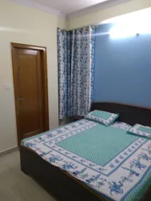 Apartamento totalmente amueblado (tres habitaciones con baño y cocina adjuntos) - Image 2