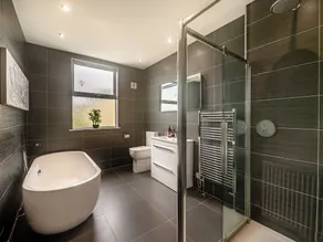 6 bedroom accommodation in Torquay - Image 2