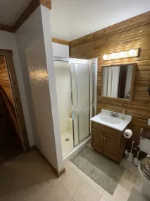 Cozy cabin getaway at the Lake - Image 3
