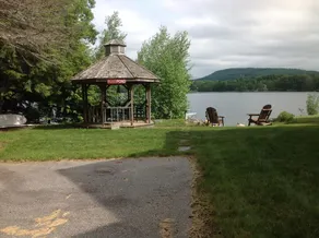 Lakeside Cottage Getaway - Image 3