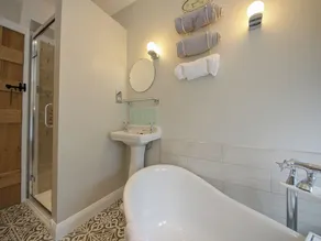 2 bedroom accommodation in Middle Barton, near Chipping Norton - Image 3