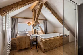 Chalet élégant \"Obereggeralm\" avec vue sur les montagnes, Wi-Fi, balcon et jardin - Image 2