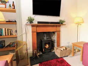 TAYVIEW, pet friendly, luxury holiday cottage, with hot tub in Killin - Image 3