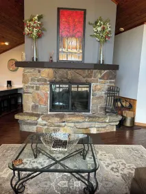 Luxury Ski House on Killington Mtn, 2 beds & Den w/ 3 en-suite baths, hot tub - Image 2