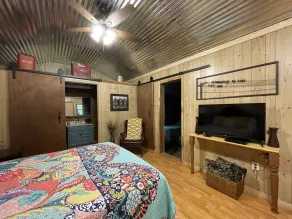 Papa Bears Cozy Cabin at Up The Creek - Image 4