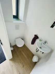 Central, quiet apartment on the top floor in Berlin - Image 4