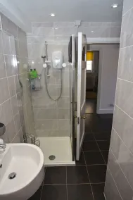 Hythe - centrally located ground floor apartment with a musical theme - Image 5