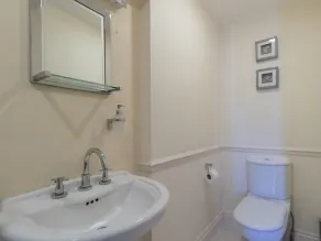 HARBOURSIDE COTTAGE, family friendly in Brewers Quay Harbour - Image 4