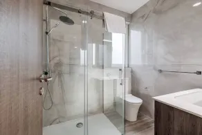 Cosy Mellieħa apartment just steps from the beach with sea views, terrace, 3 bedrooms & 3 bathrooms—perfect for families, friends, or business stays. - Image 3