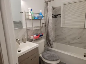 Cozy 3 Bedroom Vacation Home - Image 3