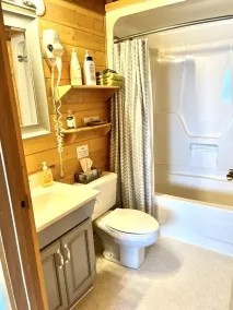 TEXADA'S Stunning Waterfront Tiny Cottage in Gillies Bay:The Beach House Texada! - Image 2