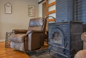 Stunning cliffside cottage in South Frontenac near Kingston,lakefront. - Image 2