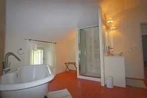Recently renovated 19th century wine estate, at the foot of Mont Ventoux - Image 4
