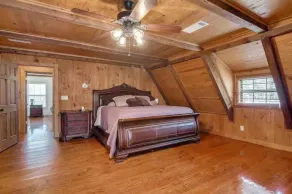 Unwind with the whole family at this serene 5-bedroom cabin retreat - Image 3