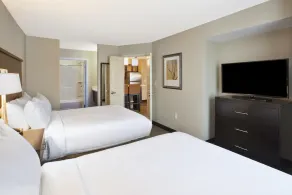 Suite équipée | Petit-déjeuner quotidien gratuit, piscine intérieure + centre de fitness - Image 5