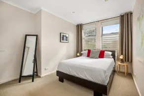 Stunning 2-Bed Unit with BBQ Patio near Dining - Image 3