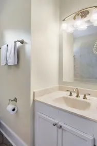 Only 1 block to FRONT BEACH! Perfect location in Ocean Springs! The King Suite - Image 3