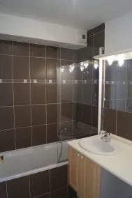Smuk 2-værelseslejlighed i prestigefyldt opholdssted (indendørs opvarmet pool, WiFi, terrasse) - Image 4