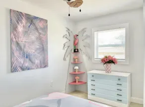 Adorable beach cottage 2/1, Sleeps 6, Pet Friendly, Minutes to Beach - Image 4