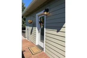 Light, bright & clean, studio guest suite with private entrance and hot tub! - Image 2