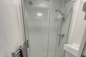 1 Bedroom Annex - 2 Mins From Train Station - Image 2