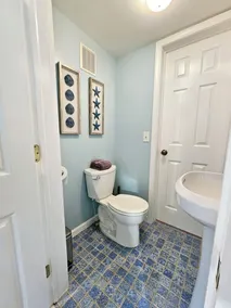 Vintage charm, modern comfort! Lakeshore retreat 3 mins to the beach! - Image 2
