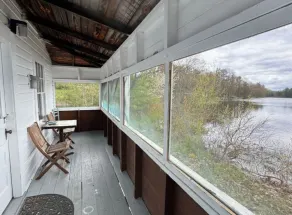 Lakefront Orange Cottage - Image 5