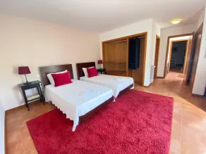 Private farmhouse with pool, games room and large garden - Image 4