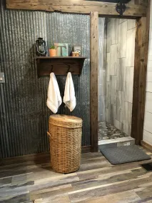 Lakefront rustic log cabin. Any season vacation, get away, or retreat. - Image 3
