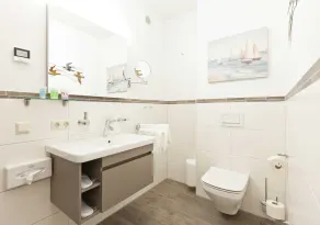 mar pequena - Kells Apartments - Image 3