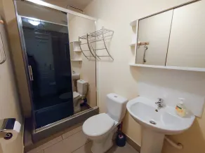 Amplio apartamento en planta baja con piscina compartida y vistas a la montaña - Image 3