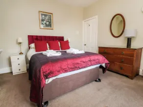 CRAVEN HOUSE, pet friendly, character holiday cottage in Skipton - Image 5