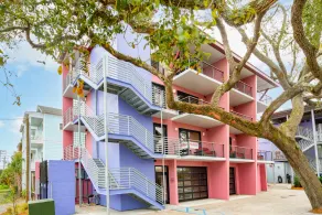 Boutique Vera Hotel in the Heart of Folly Beach - Image 4
