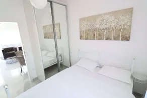Apartment with stunning sea views - Image 4