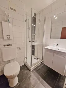 Well-kept apartment on the 4th floor. - Image 2