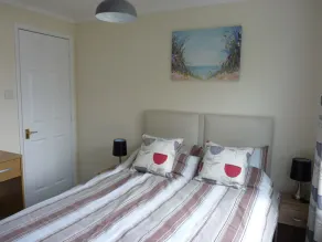 Delightful three bed property with lovely garden  a short drive to local beaches - Image 4
