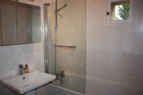 Beautiful House with Pool & Spring, 15 Mins from Airport, 10 Mins Bergerac Town - Image 3