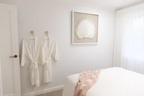 2 Bed apartment opposite the beach - Image 5