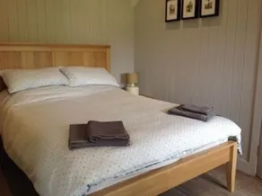High quality accommodation for couples in semi rural setting - Image 2