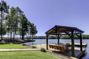 Journeys End - Incredible Views!! Lakefront cabin retreat with Flat Lot - Image 5