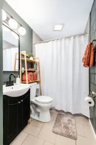 City Boho ✦ New Kitchen ✦ King Bed ✦ WFH - Image 4