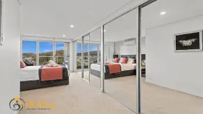 Shoal Bay Apartment one street back from the beach with water views - Image 3
