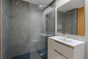 apartamento duplex espaçoso, com piscinas e restaurante bar - Image 4