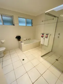 Absolute beachfront holiday home with private heated pool - Image 3