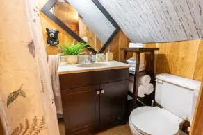 Cozy Mountain Log Cabin w/ Cedar Tub and Sauna! - Image 5